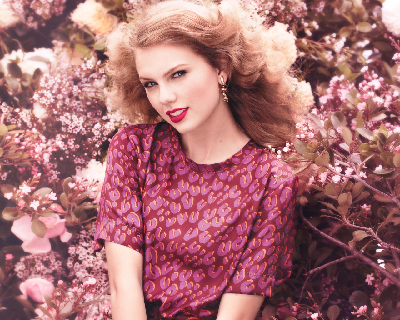flowers, actress, singer, Taylor Swift, beauty, the bushes, photoshoot, Tay...