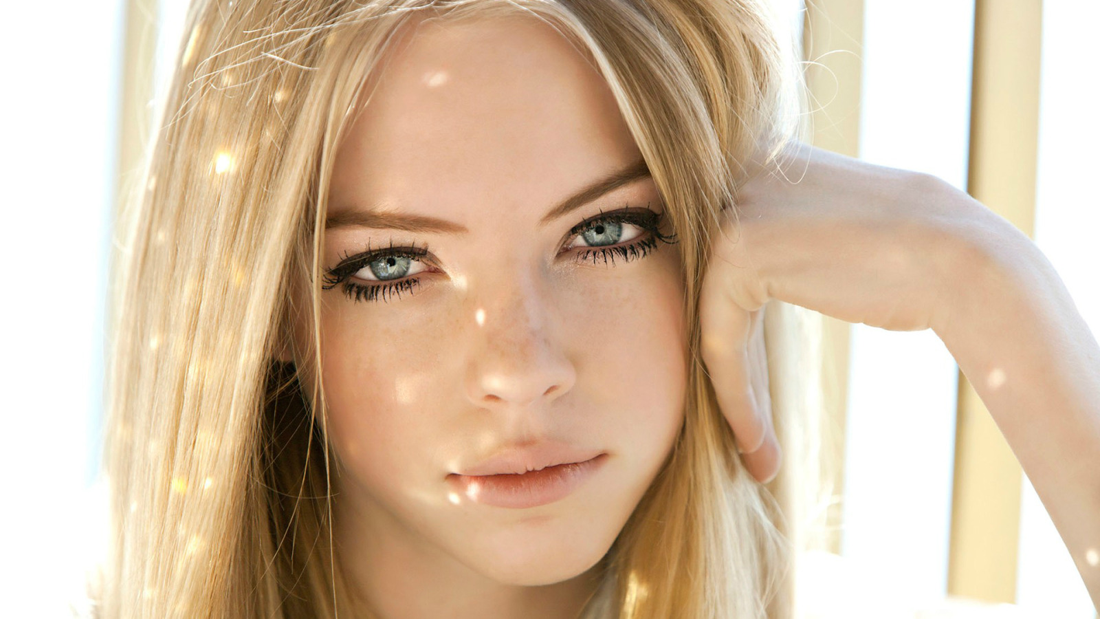 Download wallpaper face, hand, Blonde, freckles, section girls in resolutio...
