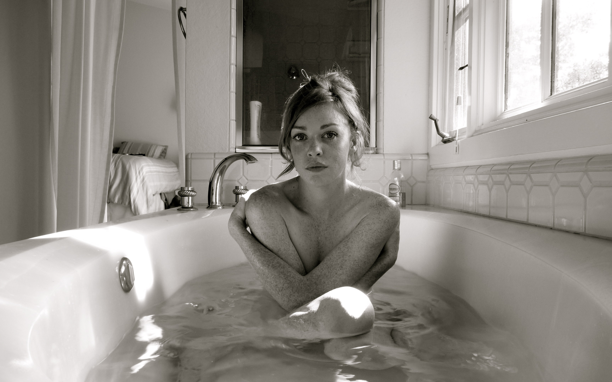 Download wallpaper bathing, bath, freckles, section girls in resolution 256...