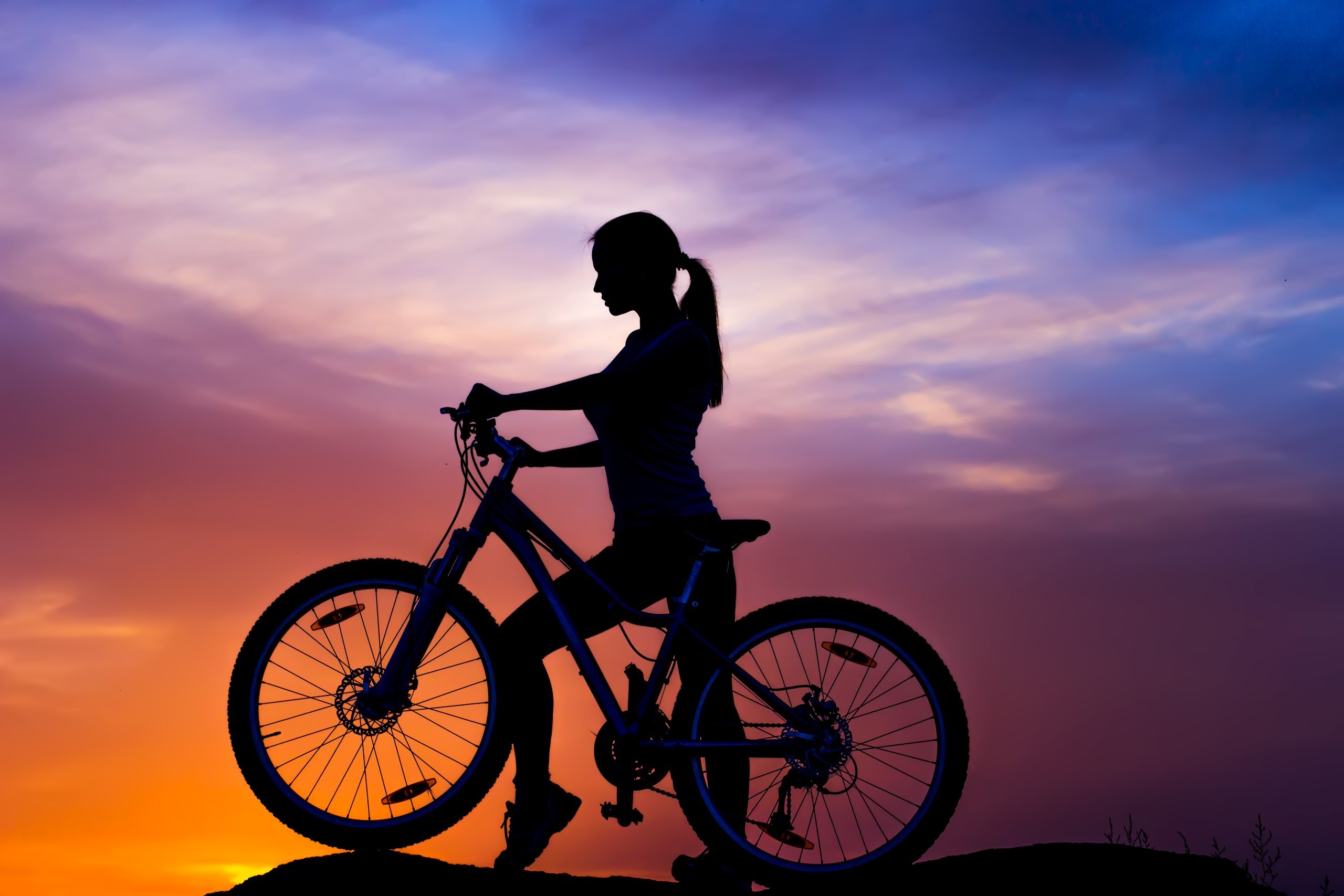 Download wallpaper the sky, girl, sunset, bike, sport, silhouette, bike,  bike, mountain, section sports in resolution 2560x1707