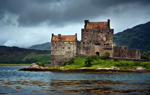 Picture lake, castle, Scotland, United Kingdom, Dornie