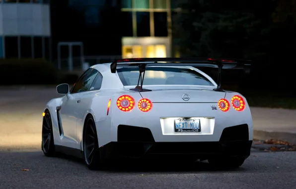 Picture white, the evening, R35, Nissan GTR, brake lights