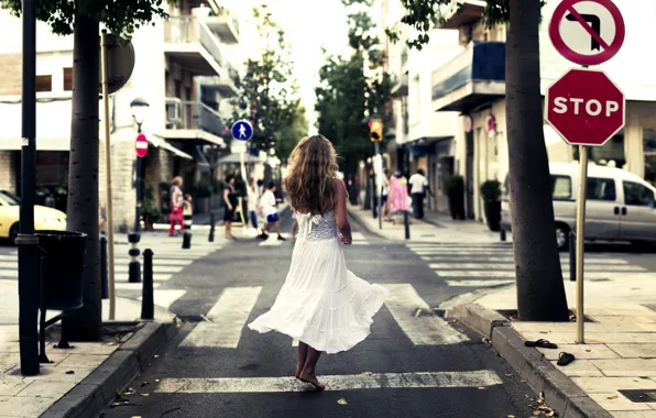 Picture girl, the city, street