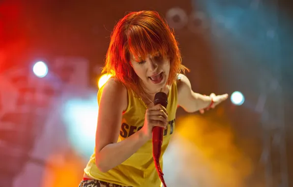 Picture girl, lights, concert, microphone, singer, red, paramore, williams, sings, hayley, Haley, Williams