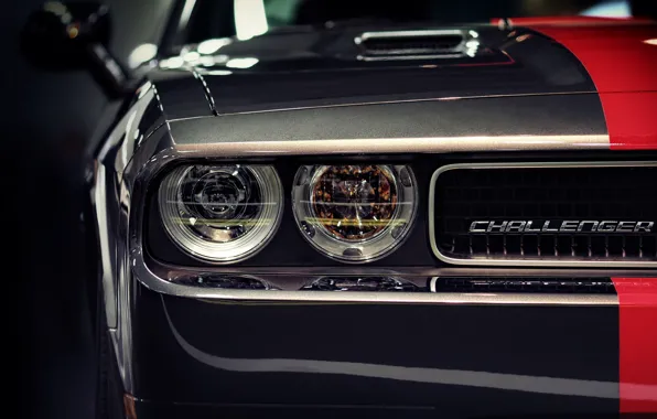 Picture headlight, the hood, challenger