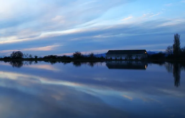 Picture lake, reflection, the building, the evening