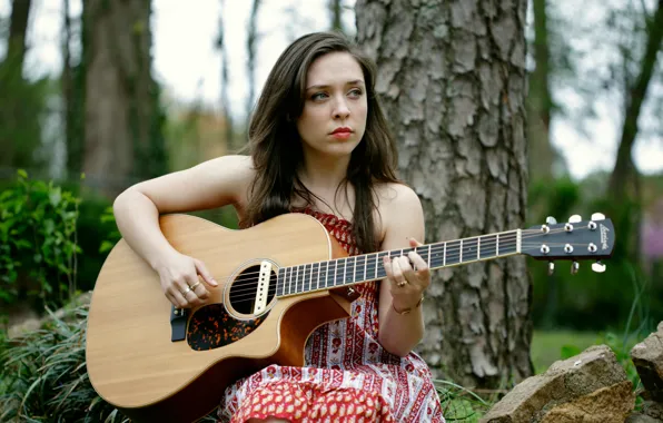 Picture guitar, singer, songwriter, Carly Gibson