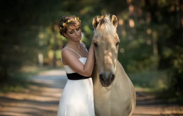 Picture girl, mood, horse, horse, dress, friends, wreath