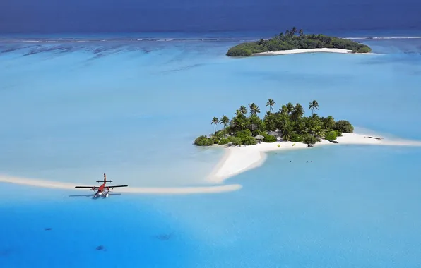 Picture the plane, Atoll, the Maldives