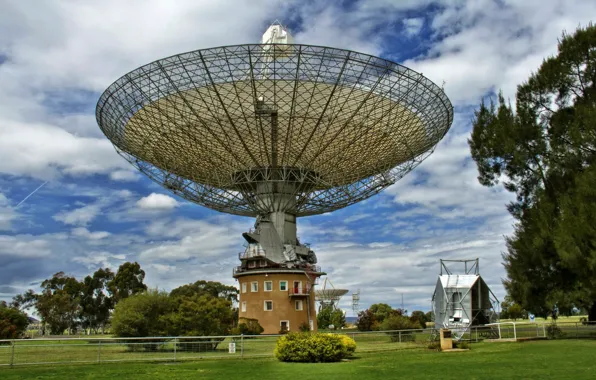 Picture GRASS, ANTENNA, PLATE, The SKY, CLOUDS, PLAIN, GREEN, OBSERVATORY, GRISANT, Radio TELESCOPE