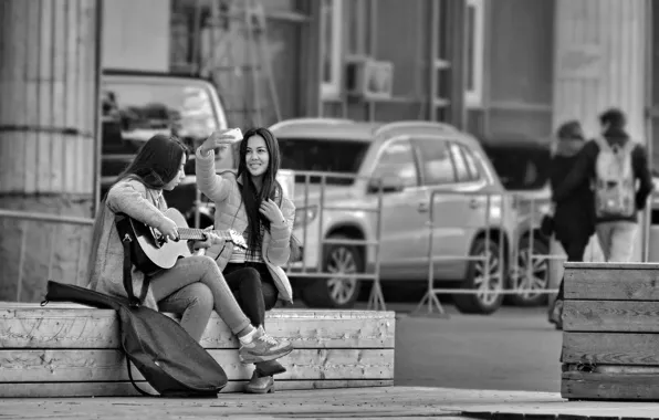 Picture the city, girls, guitar, just don't touch the guitar