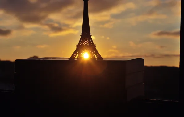 Picture the sun, sunset, books, window, figurine, Eiffel tower, La tour Eiffel