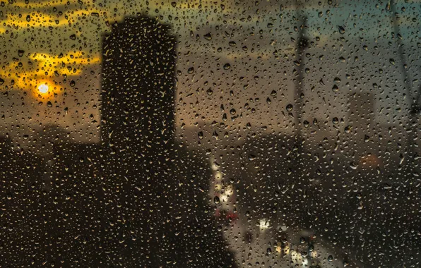 Picture glass, the sun, drops, the city