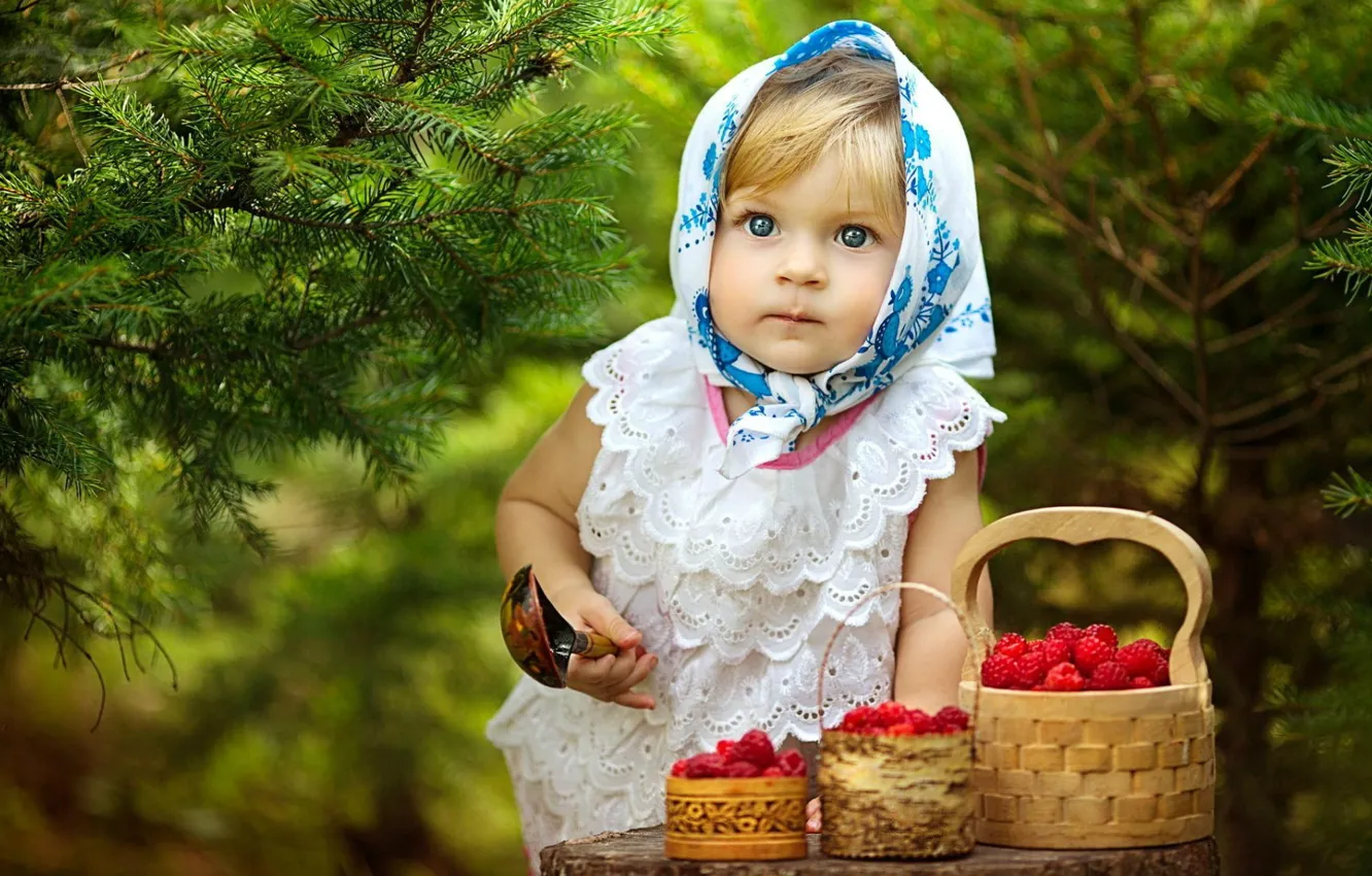Photo wallpaper Forest, Berries, Girl, Spruce, Eyes, Girl, Spoon, Raspberries, Eyes, Raspberry, Tree, Child, Forest, Trees, Berries, …