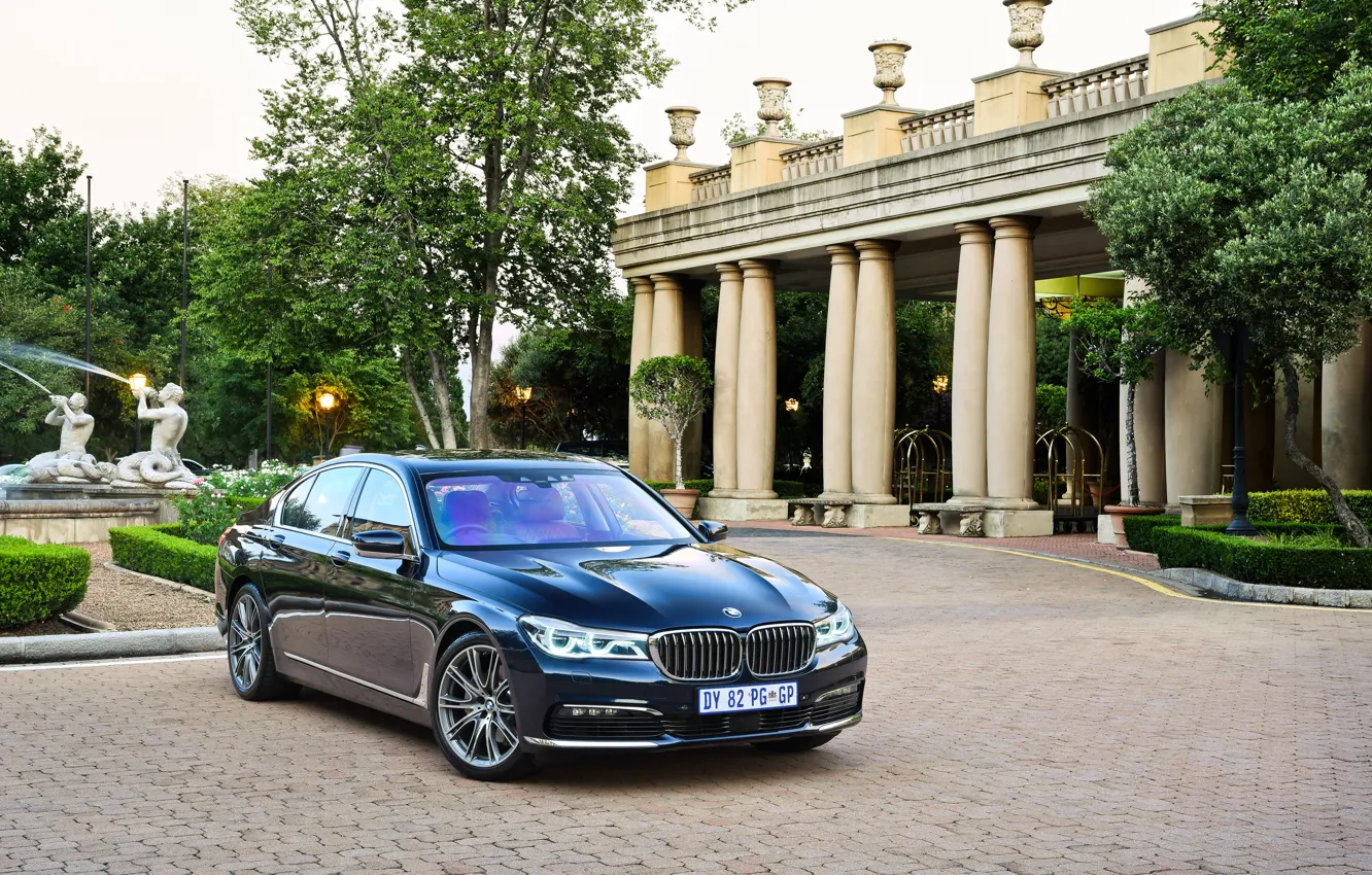 Photo wallpaper lawn, BMW, track, arch, fountain, mansion, 730d
