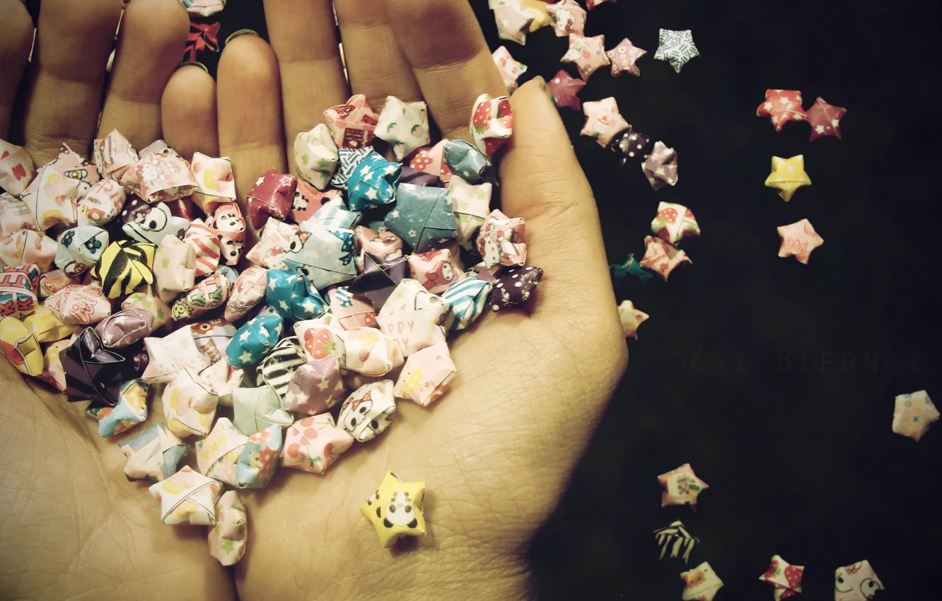 Photo wallpaper heart, stars, her hands, wrappers