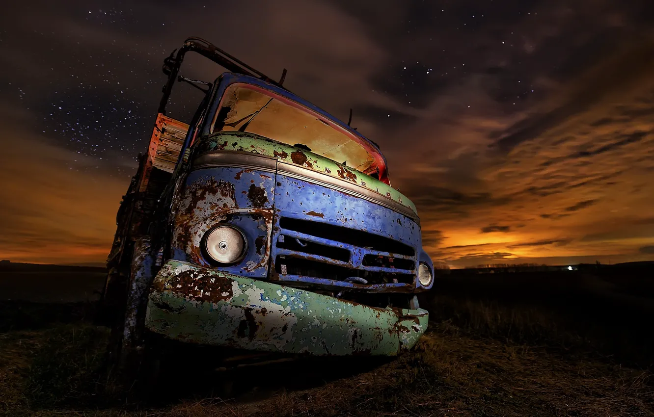 Photo wallpaper machine, night, rusty, truck