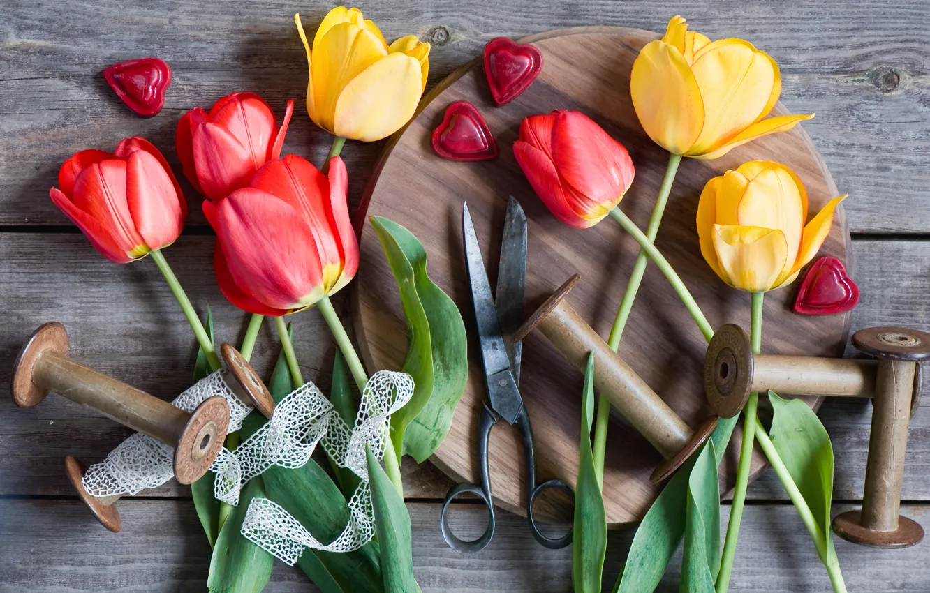 Photo wallpaper hearts, tulips, scissors, braid, coil