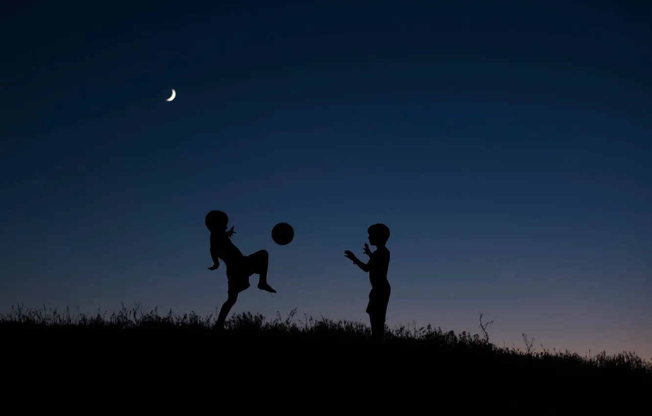 Photo wallpaper night, children, the game, the ball, silhouettes